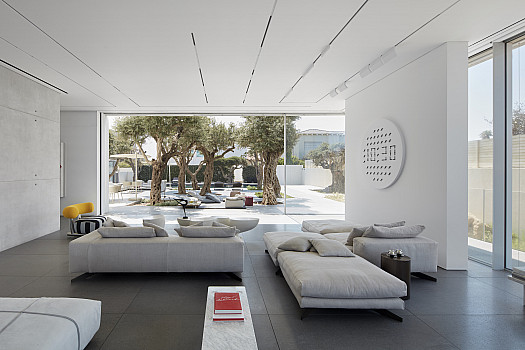 Glass Villa, Living Room